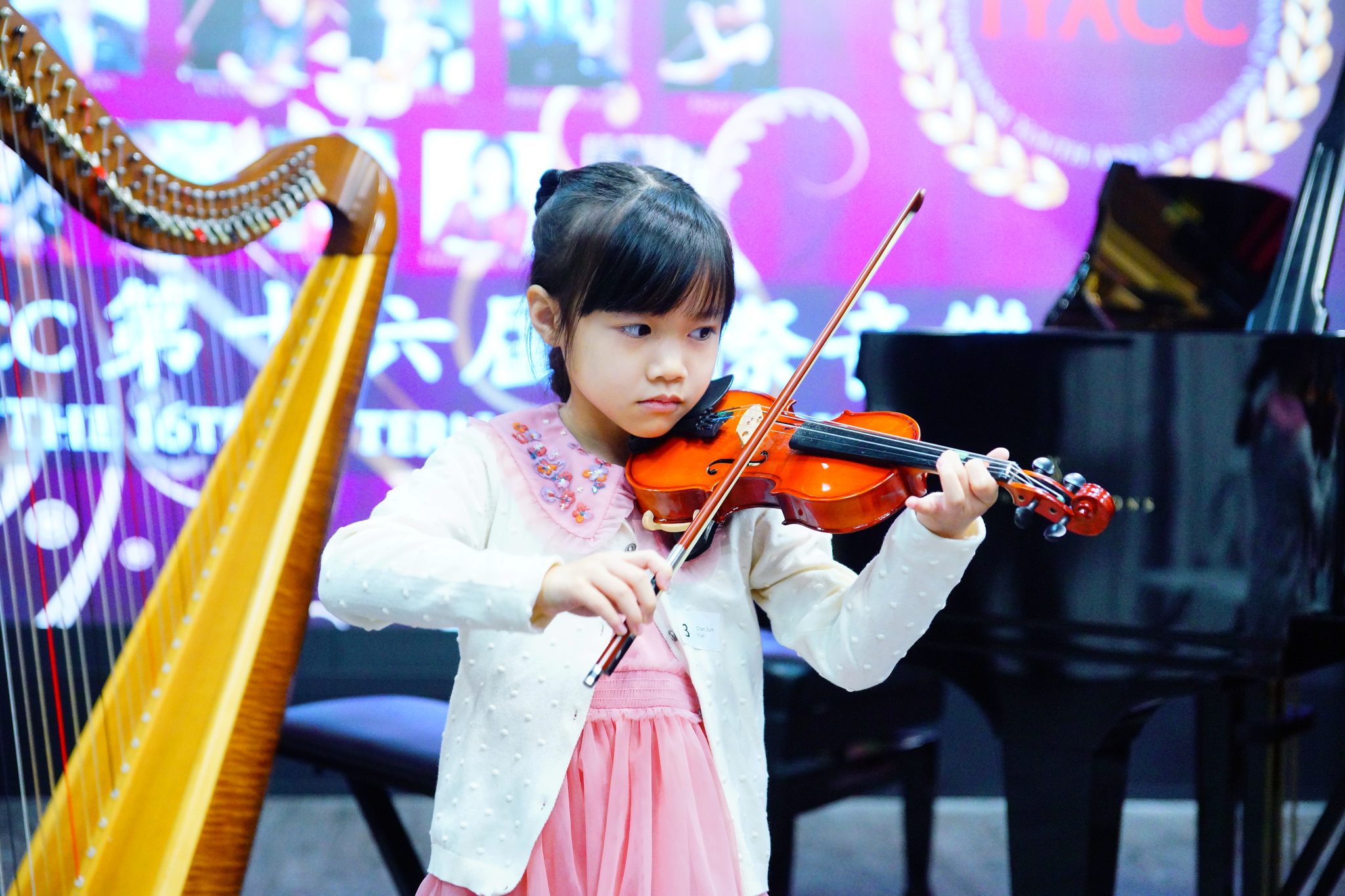 Kid music competition, violin